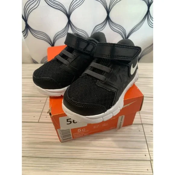 Nike Flex Supreme TR 4 Black Kids Shoe - Picture 4 of 14